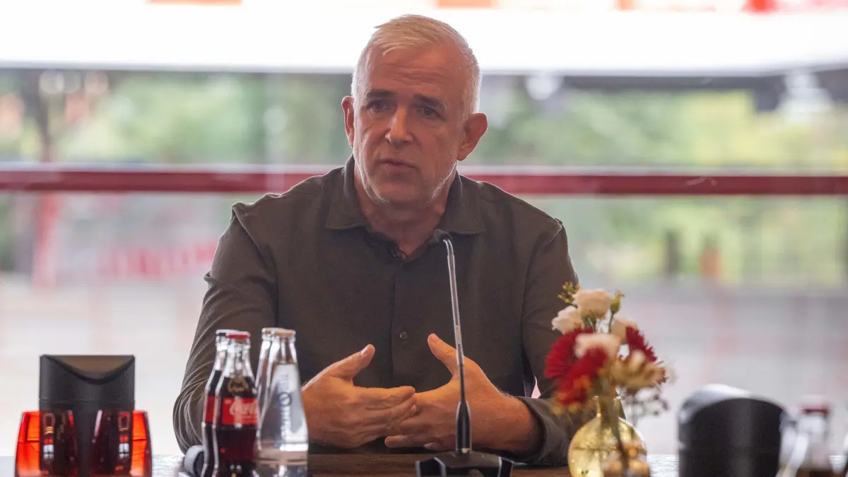 1. FC Union Medienrunde 2025/26: Fußball, Herren, Saison 2025/2026, 1. Bundesliga, 1. FC Union Berlin, Medienrunde mit Präsident Dirk Zingler (1. FC Union) zum aktuellen Stand zur geplanten Erweiterung des Stadions An der Alten Försterei, 30.09. 2025, Foto: Matthias Koch