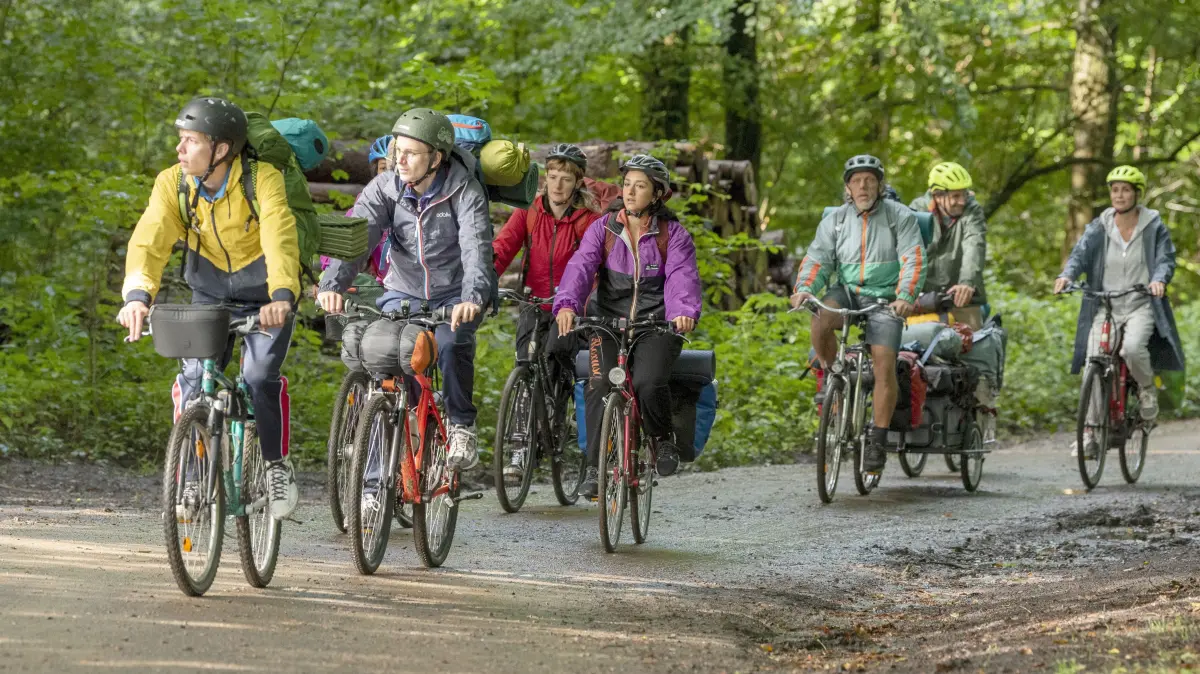 Die Kochklasse der Flensburger Berufsschule macht eine Fahrradtour.