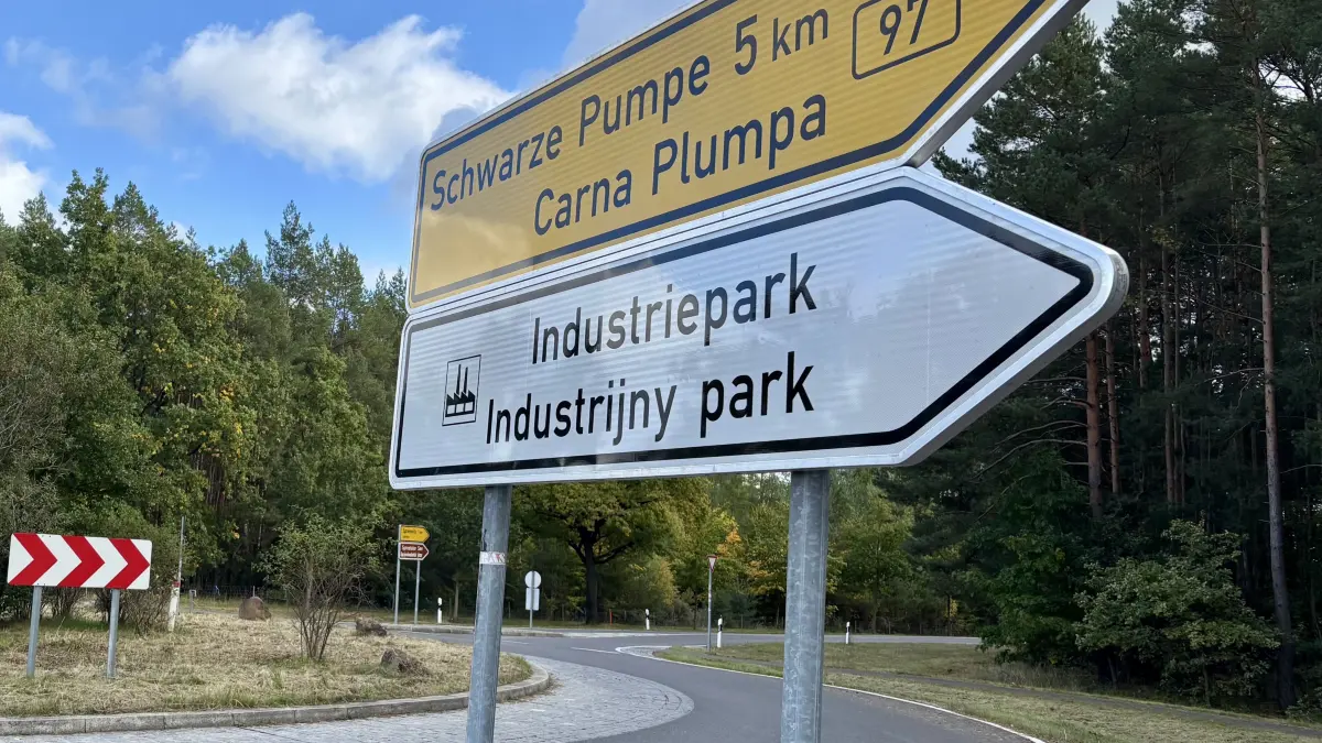 An diesem Kreisverkehr bei Spreewitz soll der neue Teil der Spreestraße anbinden. Von dort geht es direkt zum Industriepark Schwarze Pumpe.