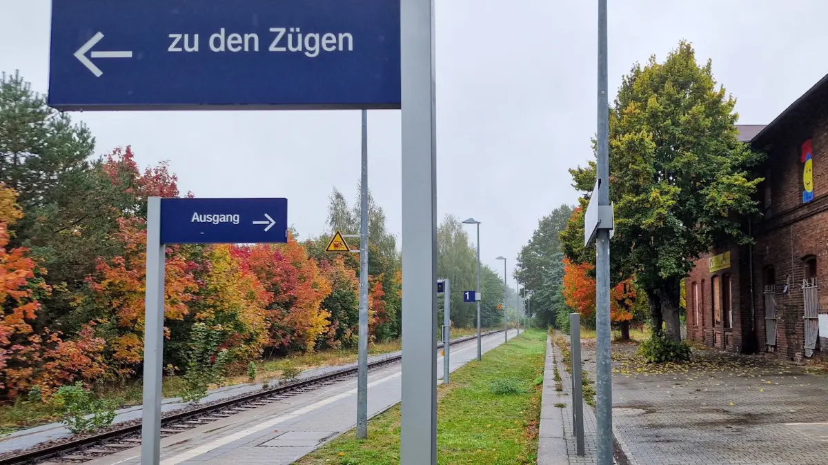 Bahnhof Rietschen: Das Gebäude steht leer, könnte aber mit Unterstützung aus dem Städtebaufonds für neue Zwecke hergerichtet werden.