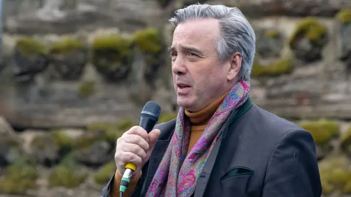 Nach Haftbefehl äußert Pächter David Chmelik Verdacht