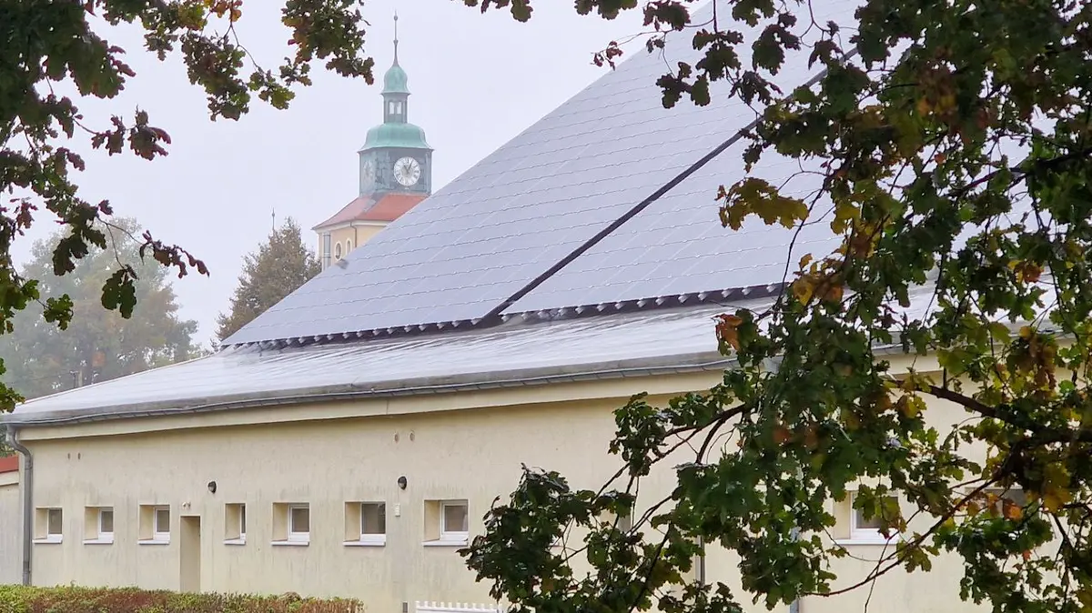 Überschaubare Entfernungen: Im Ortszentrum von Rietschen liegen Sporthalle und Kirche, Kino und Bahnhof nah beieinander.