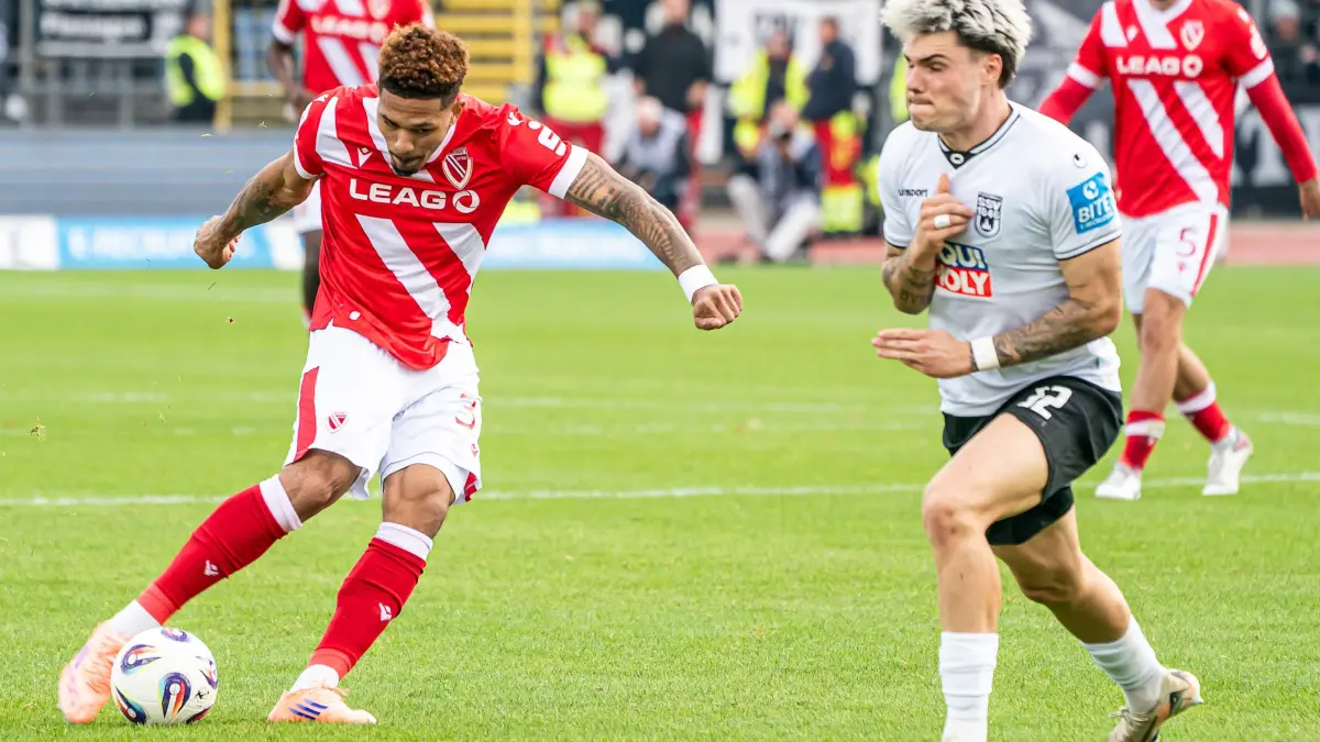 GER, SSV Ulm 1846 vs. FC Energie Cottbus, Fussball, 3. Liga, Spielzeit 2025/2026, 19.10.2025: Justin Butler (FC Energie Cottbus, #31) schiesst aufs Tor, GER, SSV Ulm 1846 vs. FC Energie Cottbus, Fussball, 3. Liga, Spielzeit 2025/2026, 19.10.2025,
DFB/DFL regulations prohibit any use of photographs as image sequences and/or quasi-video.
Foto: Eibner-Pressefoto/Michael Schmidt