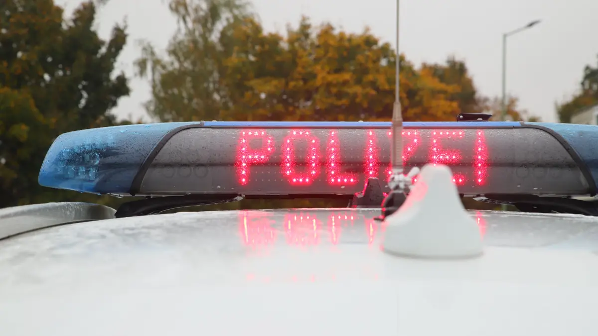 Gleich mehrere Streifenwagen rückten am Mittwoch ins Zentrum von Fürstenwalde aus. Dort randalierte ein Mann. (Symbolfoto)