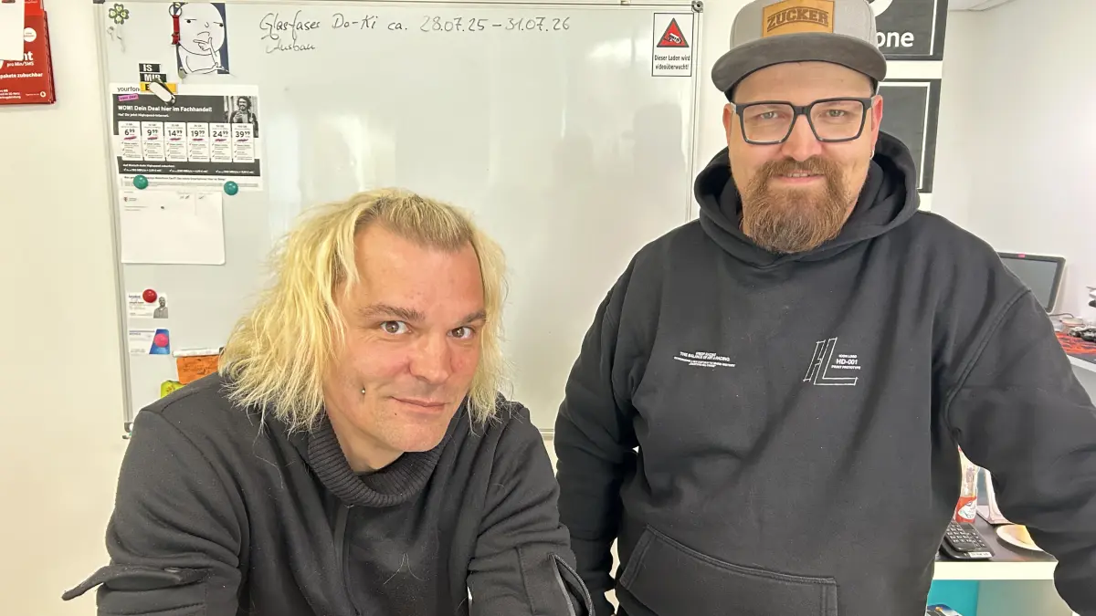 Silvio Schindler und Jeffrey Schindler - das neue Unternehmerduo steckt hinter der Mobilfunk-Elite in Doberlug-Kirchhain. In Finsterwalde waren beide noch mit ihren Geschäften Nachbarn.