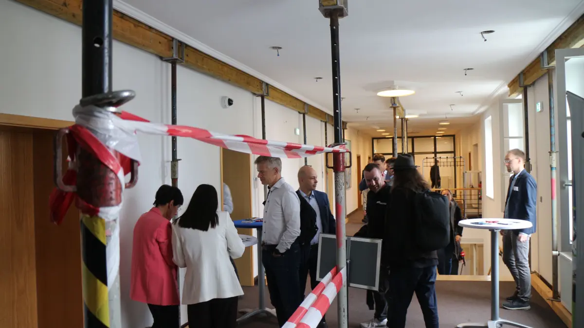 Stützen im ersten Obergeschoss des Gebäudes der IHK Cottbus