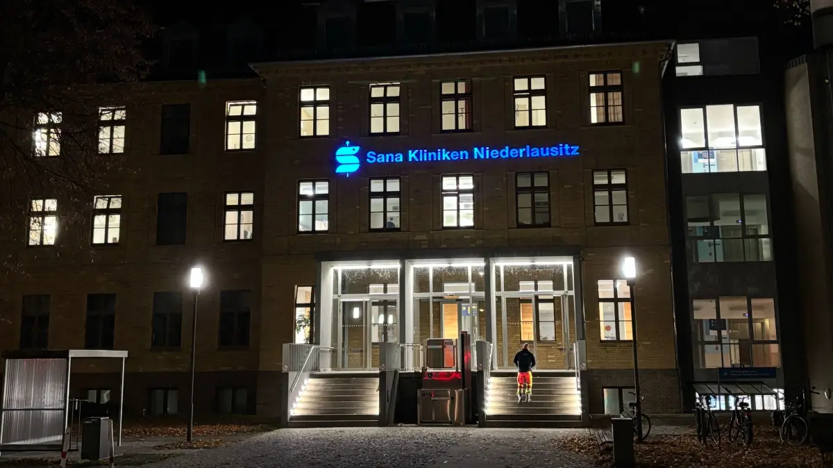 Heute gehören die Sana Kliniken Niederlausitz zu den modernsten Einrichtungen ihrer Art in der Region. Tag und Nacht stehen sie den Patienten zur Verfügung.
