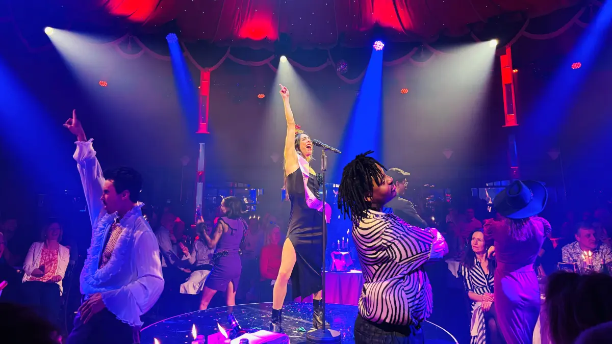 Glamour pur in Berlin: die neue Show "Nachtschwärmer" im Palazzo Berlin