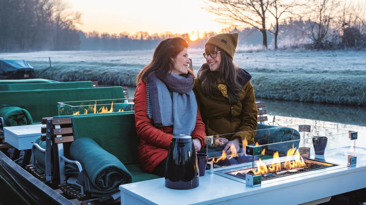 Auch im Winter kann man in Burg im Spreewald eine Kahnfahrt genießen – eingekuschelt in wärmende Decken und mit einem heißen Glühwein oder Tee in der Hand. Welche weiteren Highlights hält das Thermalsoleheilbad in der kalten Jahreszeit bereit?Ron Petraß