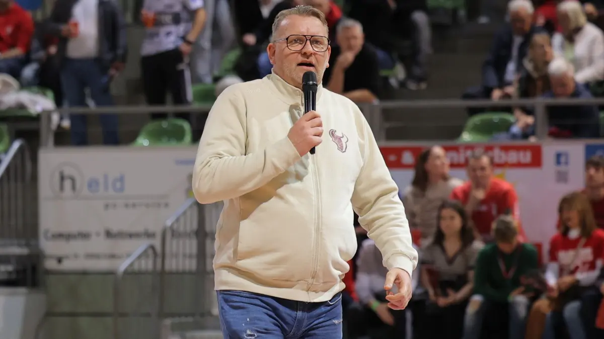 Handball Regionalliga Ostsee-Spree LHC Cottbus - Mecklenburger Stiere Schwerin 31-31: LHC-Präsident Kai-Uwe Weilmünster