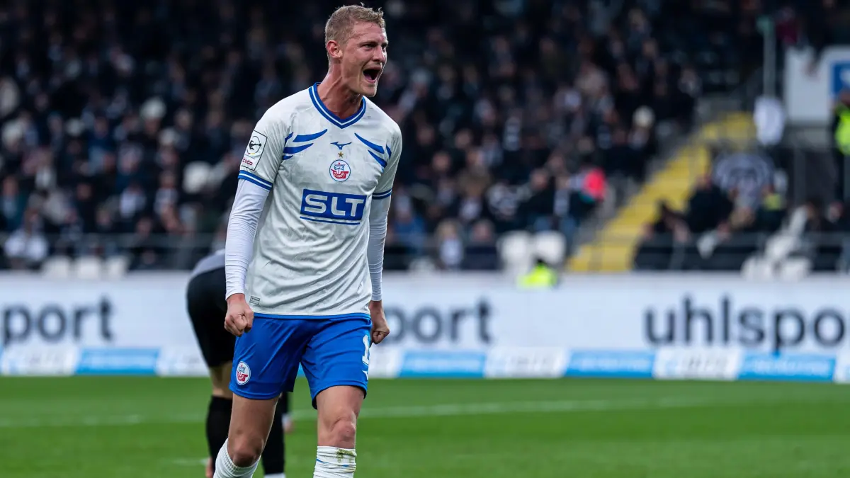 GER, SSV Ulm 1846 vs. FC Hansa Rostock, Fussball, 3. Liga, Spielzeit 2025/2026, 08.11.2025: Torschuetze Emil Holten (FC Hansa Rostock, #11) jubelt lautstark, GER, SSV Ulm 1846 vs. FC Hansa Rostock, Fussball, 3. Liga, Spielzeit 2025/2026, 08.11.2025,
DFB/DFL regulations prohibit any use of photographs as image sequences and/or quasi-video.
Foto: Eibner-Pressefoto/Michael Schmidt