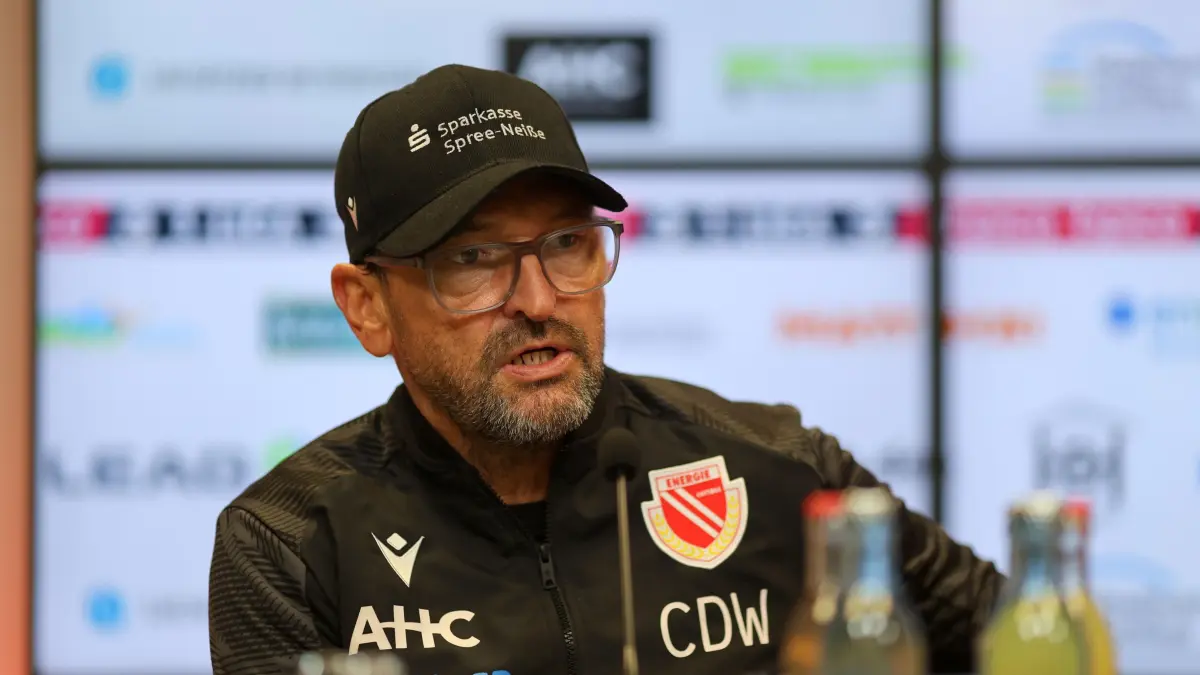 Fussball 3. Liga 2025/2026 FC Energie Cottbus - VfL Osnabrück: Trainer Claus-Dieter Wollitz (Energie Cottbus)