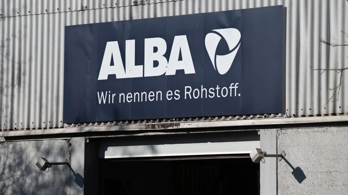 Alba in der Tübinger Eisenbahnstraße, Müllentsorgung, Müllabfuhr, Gelbe Säcke