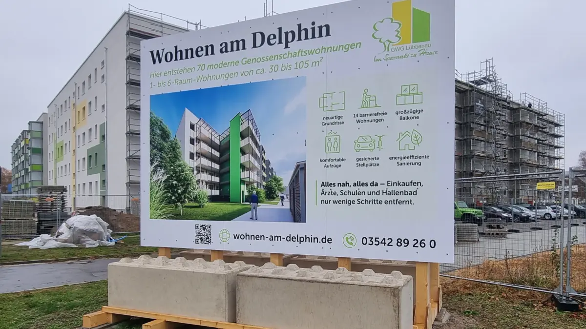 Die GWG ist mit ihrem Wohnprojekt am Delphinbad in der Neustadt von Lübbenau weit vorangekommen. 70 Wohnungen sind in Kürze bezugsfertig.