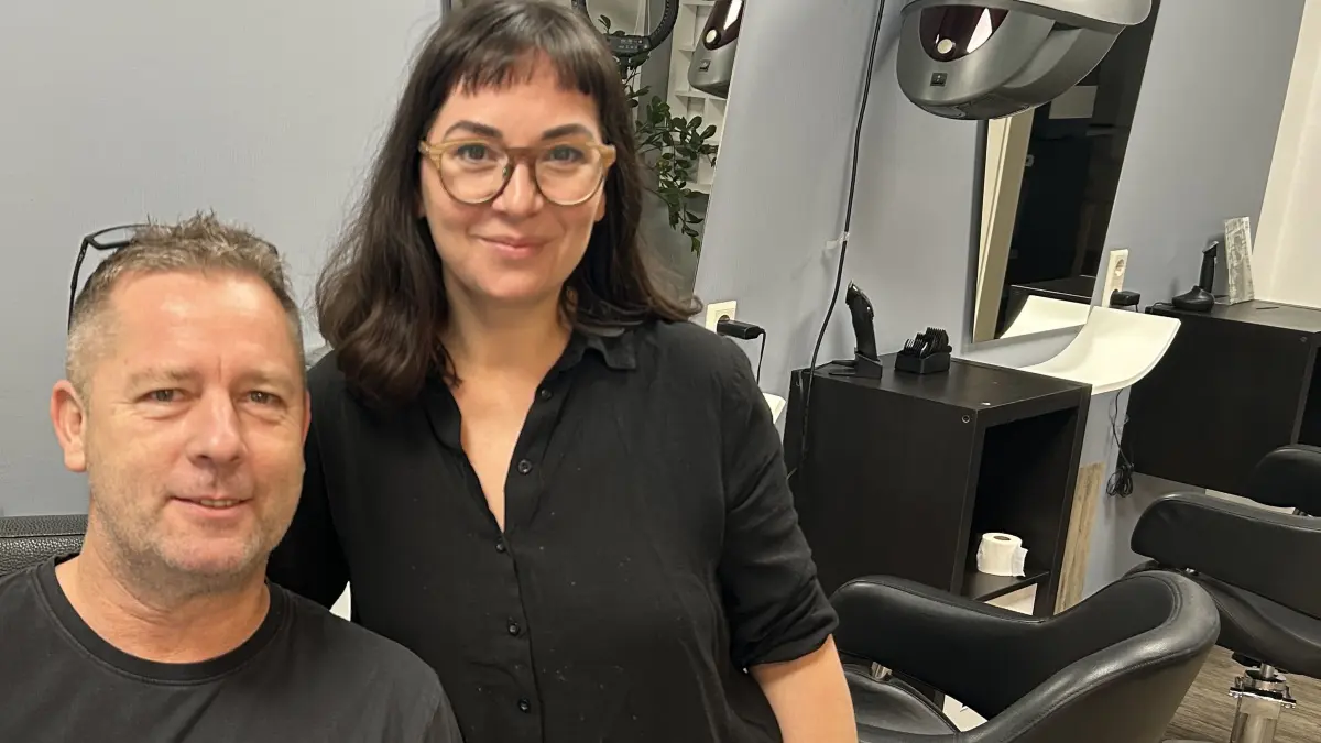 Beim Friseur in Finsterwalde spürt man mittlerweile den Fachkräftemangel. Nicht nur Thomas Pilkenroth und Doreen Dahlwitz suchen Verstärkung für ihr Team.