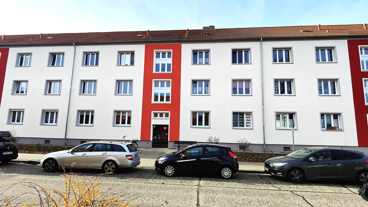 Fast wie neu wirkt der Wohnblock Pestalozzistraße 2 a-c in Hoyerswerda.