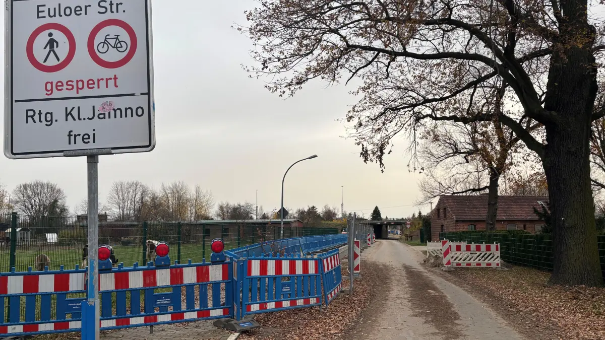 Seit einigen Monaten ist die Euloer Straße in Forst für den Verkehr gesperrt. Und das bleibt auch so, bis die Bauarbeiten der Deutschen Bahn für eine neue Eisenbahnüberführung in diesem Bereich beginnen.