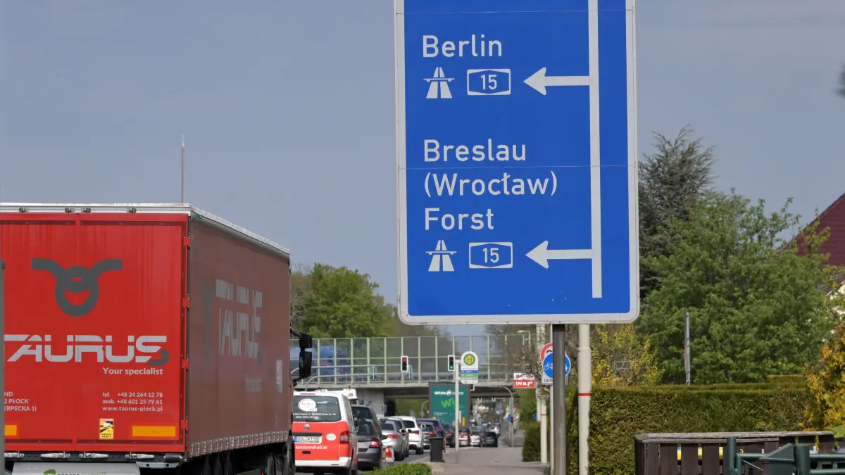Gallinchen Strasse B 97: Der nächste Abschnitt der B97 in Gallinchen wird im Sommer saniert. Diesmal ist der Abschnitt zwischen Autobahn und Am Gewerbepark dran.