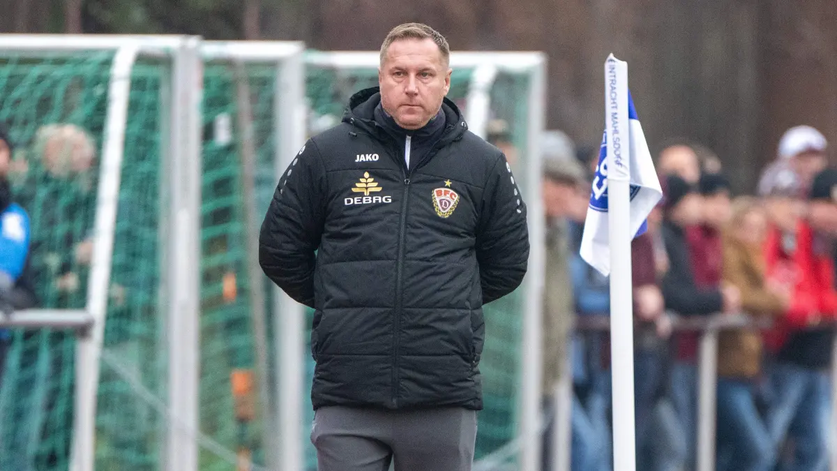 Berliner Landespokal 2025/26 (AF), Eint. Mahlsdorf - BFC Dynamo 2025/26: Fußball, Herren, Saison 2025/26, COSY-WASCH Landespokal Berlin (Achtelfinale), BSV Eintracht Mahlsdorf - BFC Dynamo, Trainer Dennis Kutrieb (BFC Dynamo), 16.11. 2025, Foto: Matthias Koch