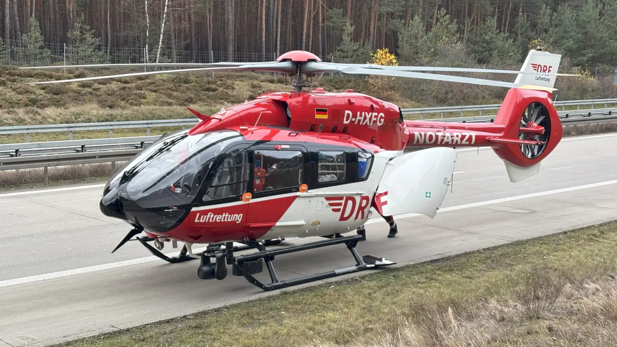 Rettungshubschrauber auf A13 zwischen Duben und Freiwalde