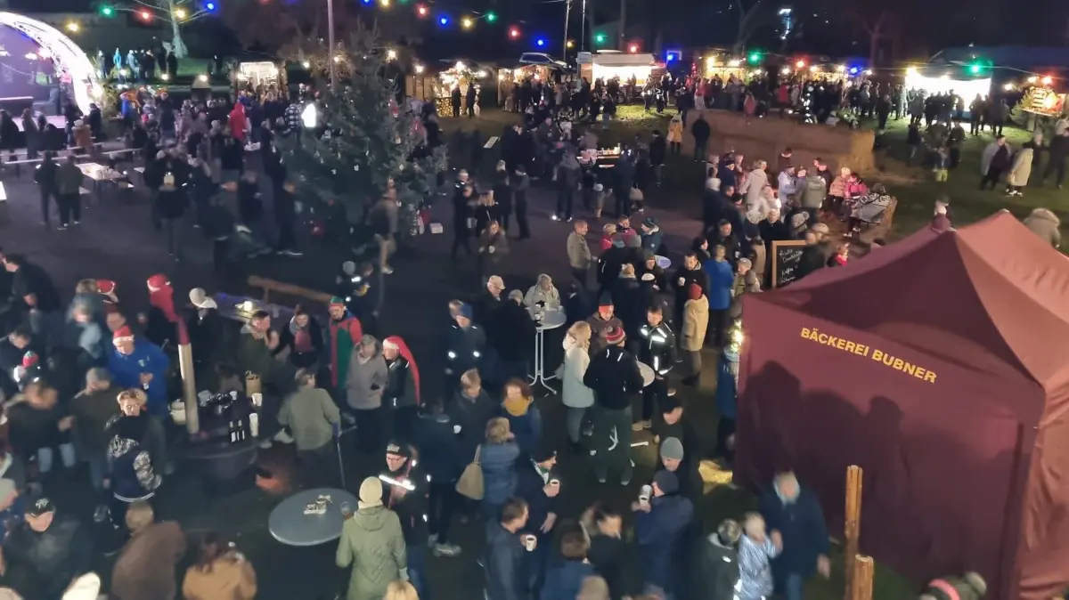Der Weihnachtsmarkt auf dem Schlosshof im unteren Schloss in Sonnewalde lädt seine Besucher wie gewohnt zum 1. Adventswochenende ein (29. und 30. November).