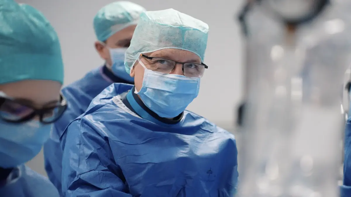 Experte für Herzgesundheit: Seit mehr als 20 Jahren rettet Dr. Axel Harnath im Sana-Herzzentrum Cottbus gemeinsam mit seinem Team Lausitzer Herzen.