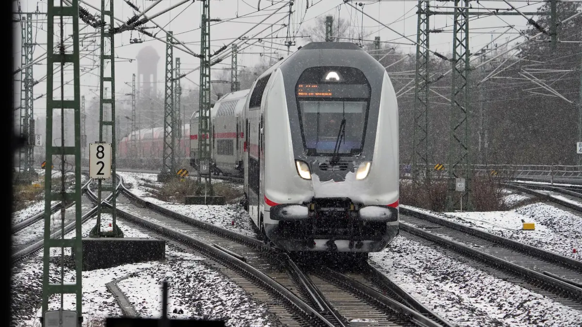 Intercity 2 bei der Einfahrt in den Bf Berlin Südkreuz