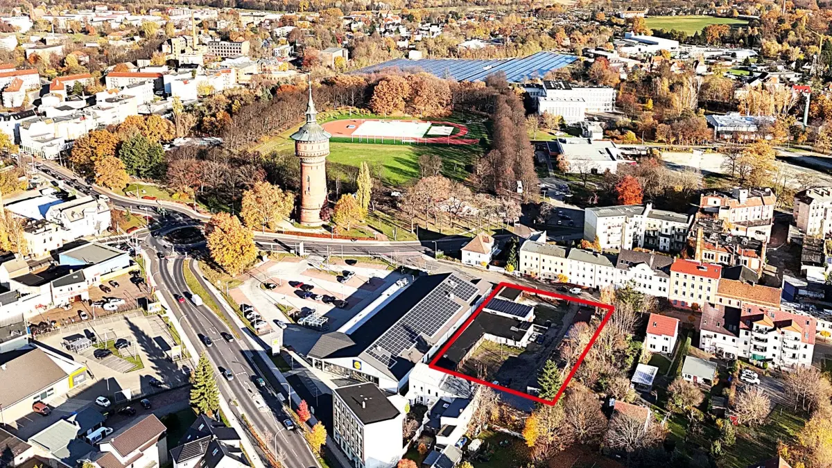 Der Garagenkomplex in der Muskauer Straße 13 in Forst (Lausitz) wird versteigert. Er liegt in zentraler Stadtlage.