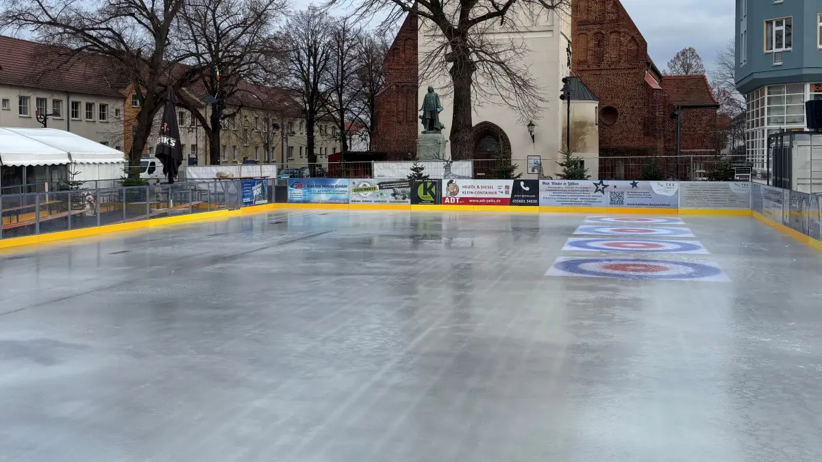 Das Eis ist schon fertig. Die Eisbahn soll in wenigen Stunden eröffnet werden. Wird das funktionieren?
