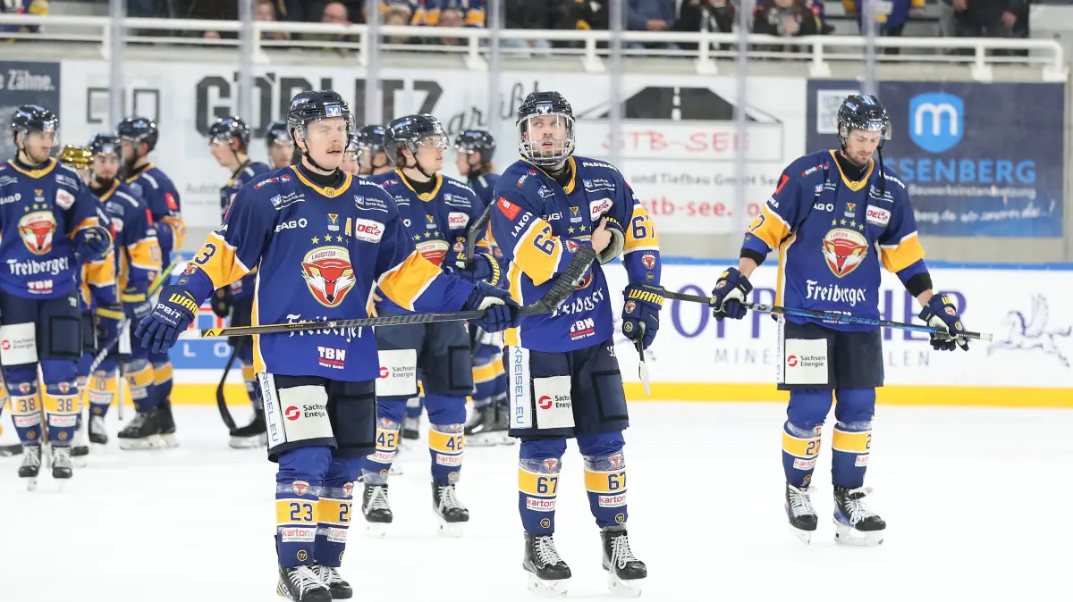 Lausitzer Fuechse vs. EHC Freiburg: 28.02.2025, Weisswasser, Lausitzer Fuechse vs. EHC Freiburg
Fuechse nach der Niederlage