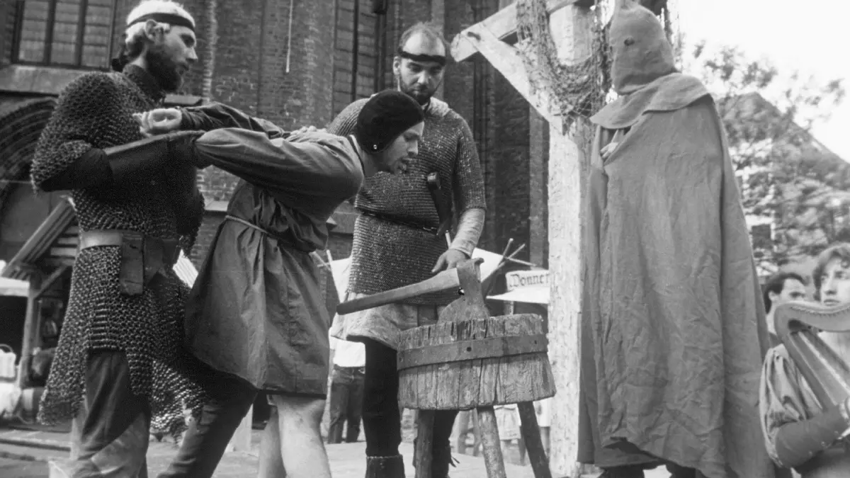 Bei diesem Foto handelt es sich zum Glück um eine Darstellung über das Mittelalter. In Sonnewalde gibt es jetzt neue Erkenntnisse über Henker und ihr blutiges Handwerk.
