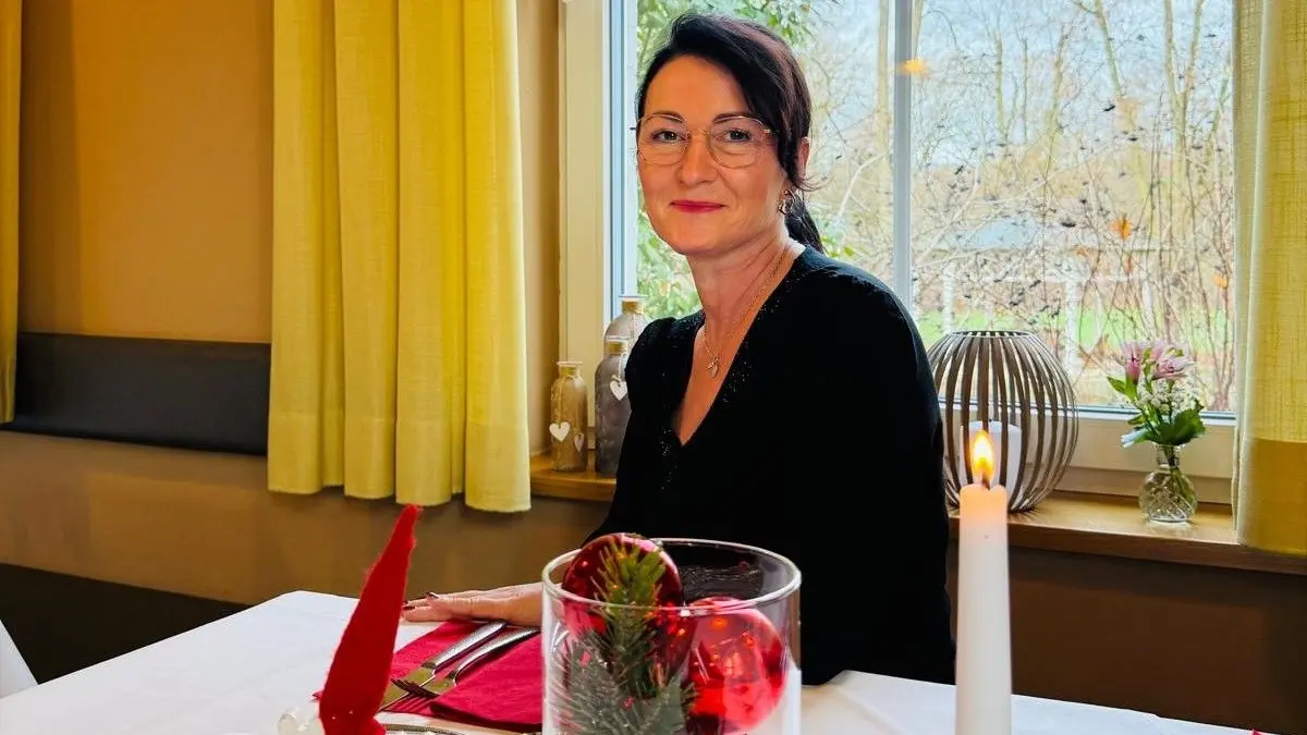 Inhaberin Sandra Berger ist am 10. Januar 2026 Gastgeberin des Bierseminars in der Waldhufe in Doberlug-Kirchhain.