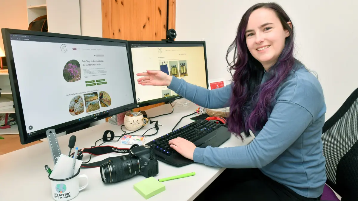 Mit Kamera, Computer und Produkten aus der Region hinaus in die Welt Josephine Sophie Dietrich (27) betreibt von Hohenleipisch aus einen überregionalen Internethandel
-