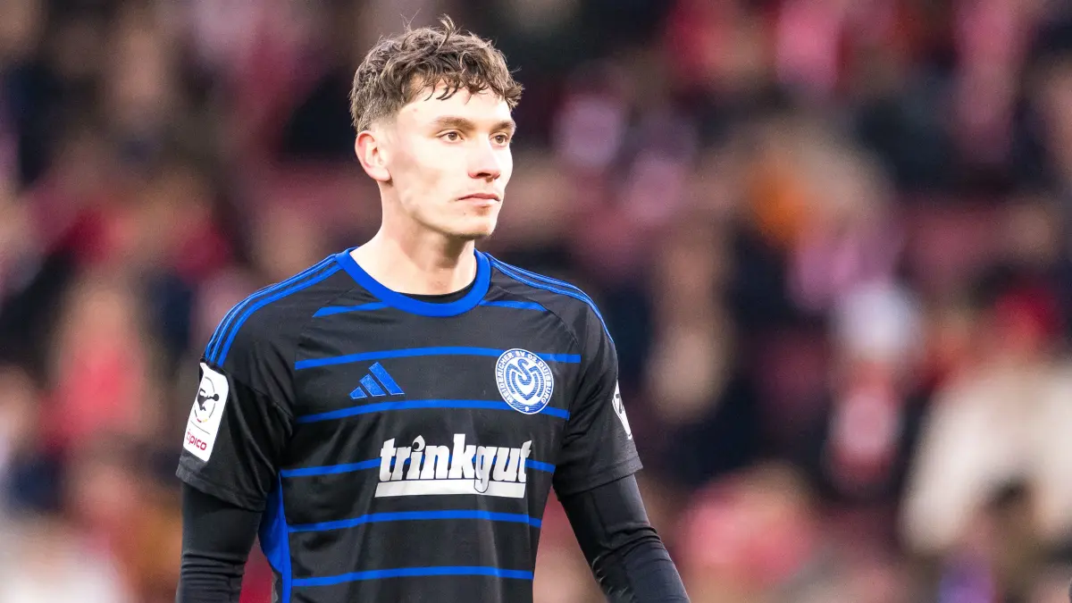 3. Liga Saison 2025/26 FC Energie Cottbus vs. MSV Duisburg: Fußball: Dritte Liga, FC Energie Cottbus - MSV Duisburg, LEAG Energie Stadion: Tim Heike (MSV Duisburg) hat früher beim FC Energie Cottbus gespielt.