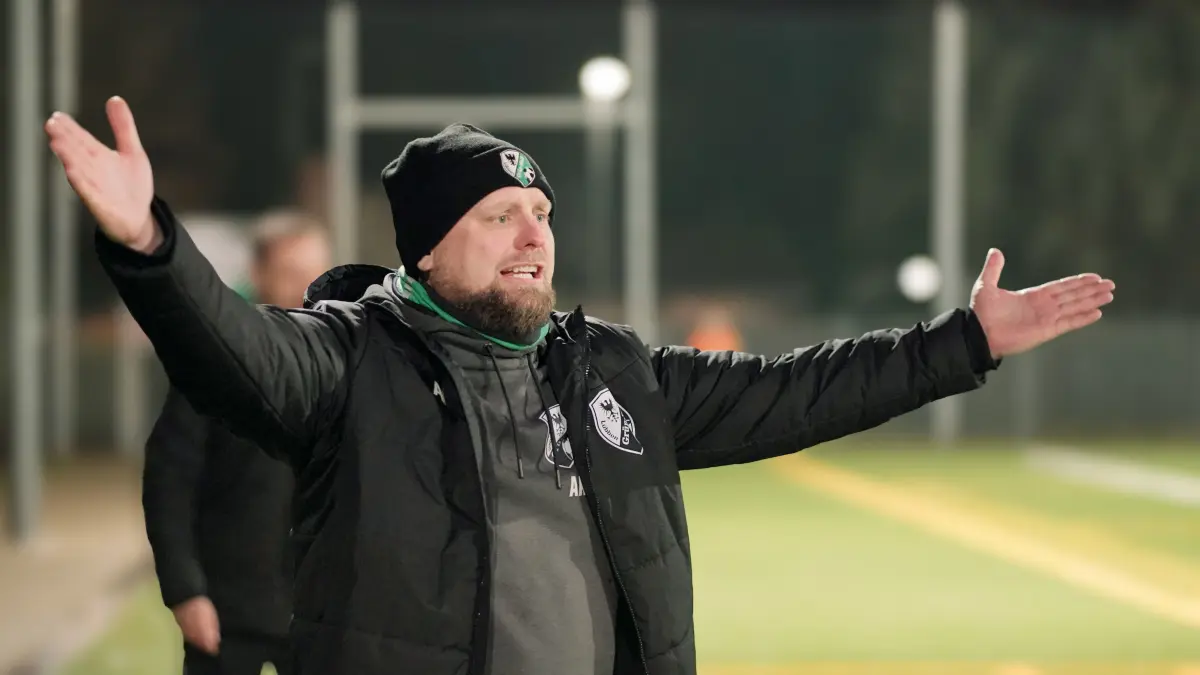 Fussball : Erkner, Fussball Landesliga Süd, FV Erkner - SV Grün-Weiss Lübben, Trainer Andreas Kozur
FOTO BENK 05.12.2025