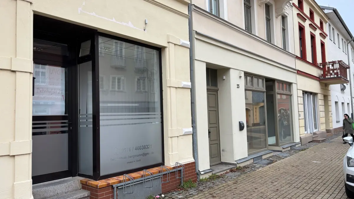 Derzeit stehen diese Geschäfte in der Senftenberger Schlossstraße leer. Ein unschöner Anblick sowohl für Einheimische als auch Touristen.