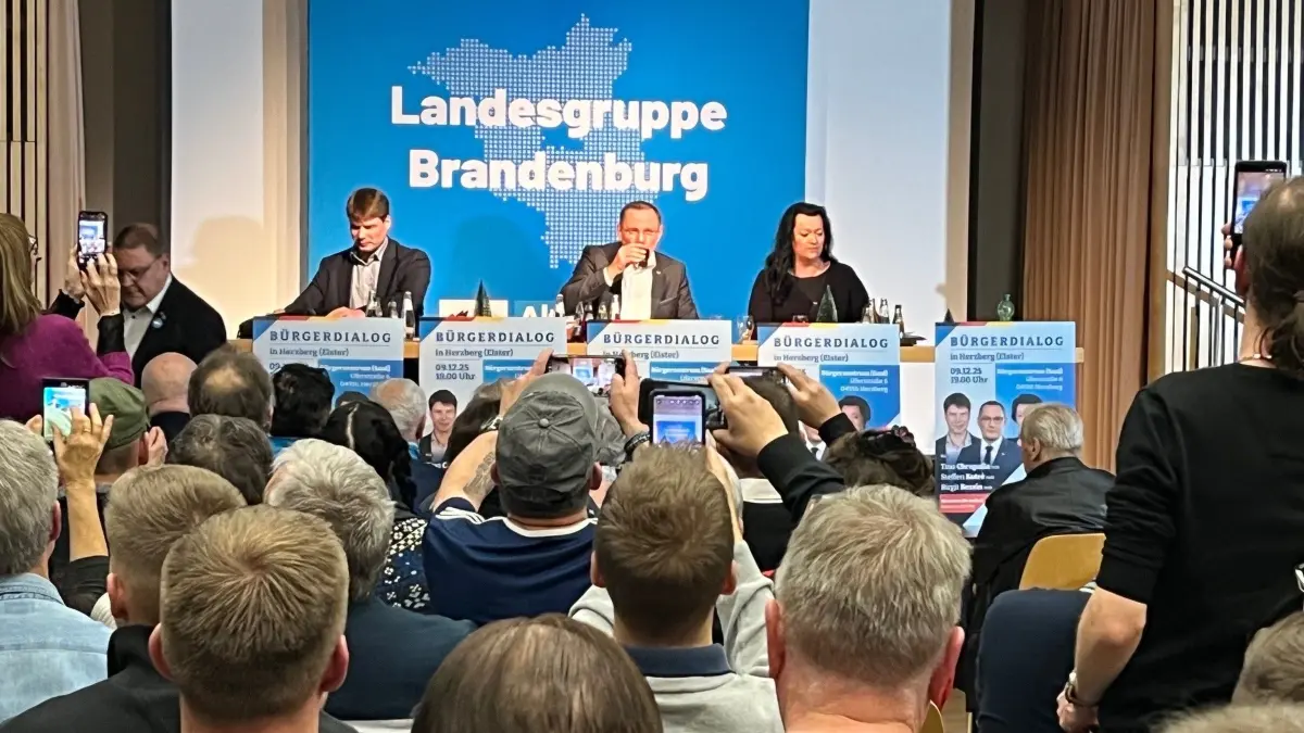 Der AfD-Kreisverband Elbe-Elster lud am 09. Dezember zum Bürgerdialog ins Bürgerzentrum nach Herzberg ein. Der Saal war überfüllt.