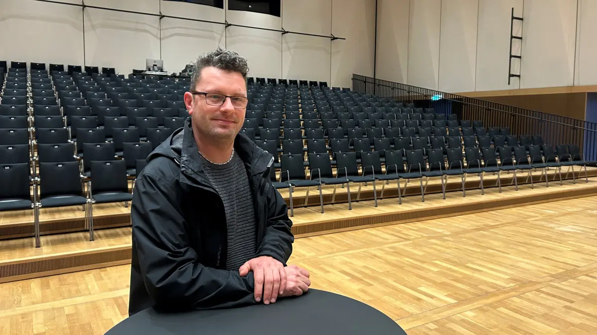 Stefan Fischer ist stellvertretender Vorsitzender im Verein "KULT! Kultur im Landkreis Elbe-Elster e.V.", der die Partynacht zu Silvester in der Kulturweberei Finsterwalde veranstaltet.