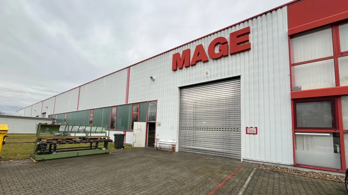 Produktionshalle von MAGE in Herzberg – die Fertigung endet, der Vertrieb bleibt.