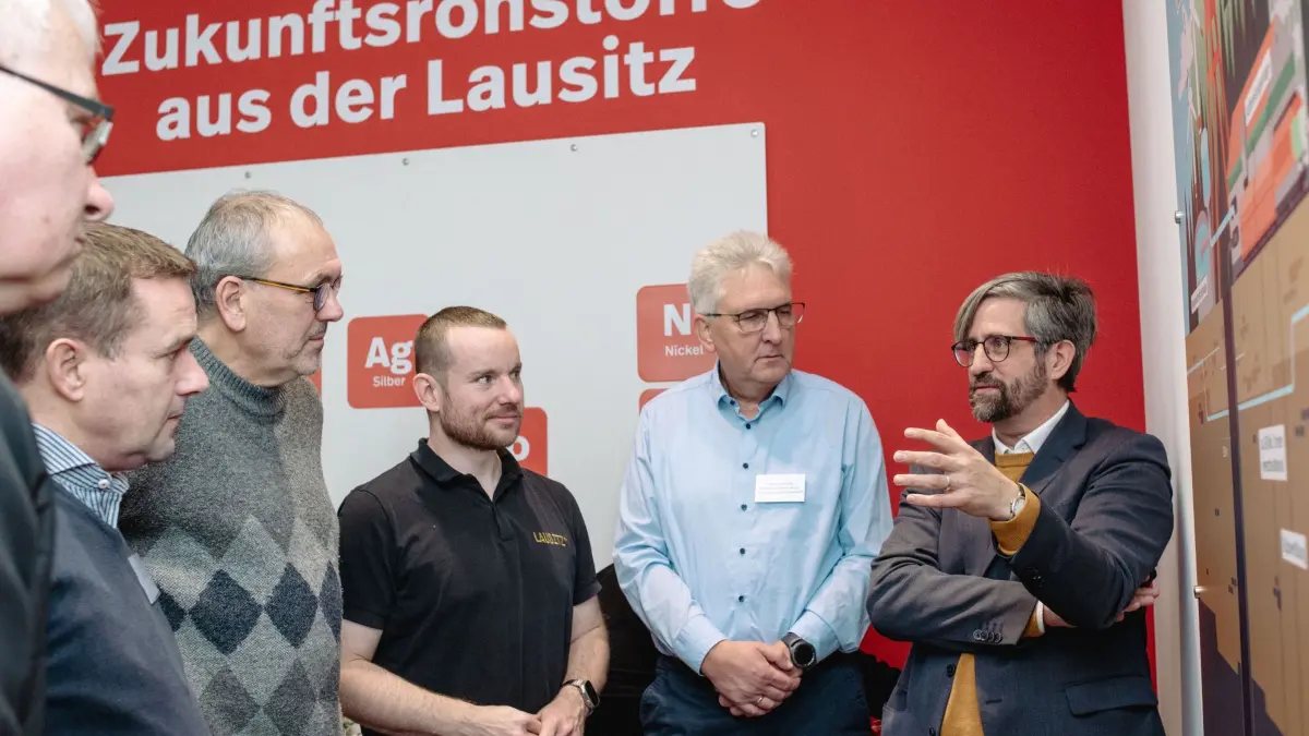 Die Pläne für ein Kupferbergwerk in Spremberg sehen viele kritisch: Blas Urioste, Projektmanager der Kupferschiefer Lausitz GmbH Spremberg (KSL), versucht Kommunalpolitiker und Bürger seit Jahren mitzunehmen.