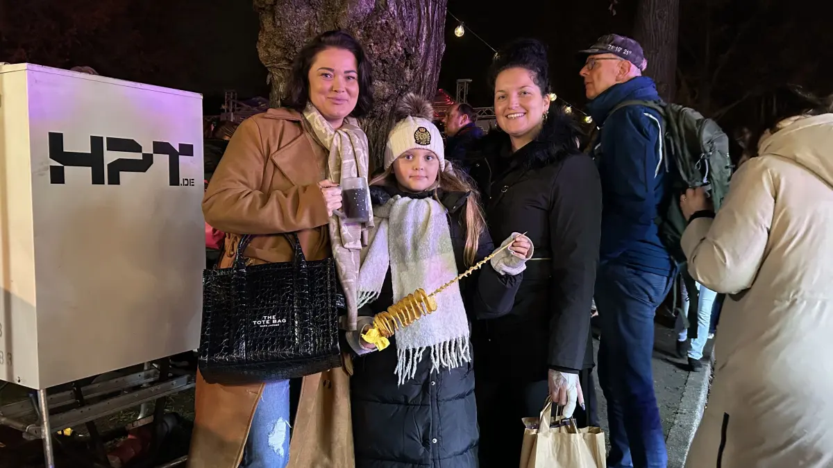 Gefällt der Weihnachtsmarkt von Königs Wusterhausen: Ricarda, Julieen und Nana aus Wildau.