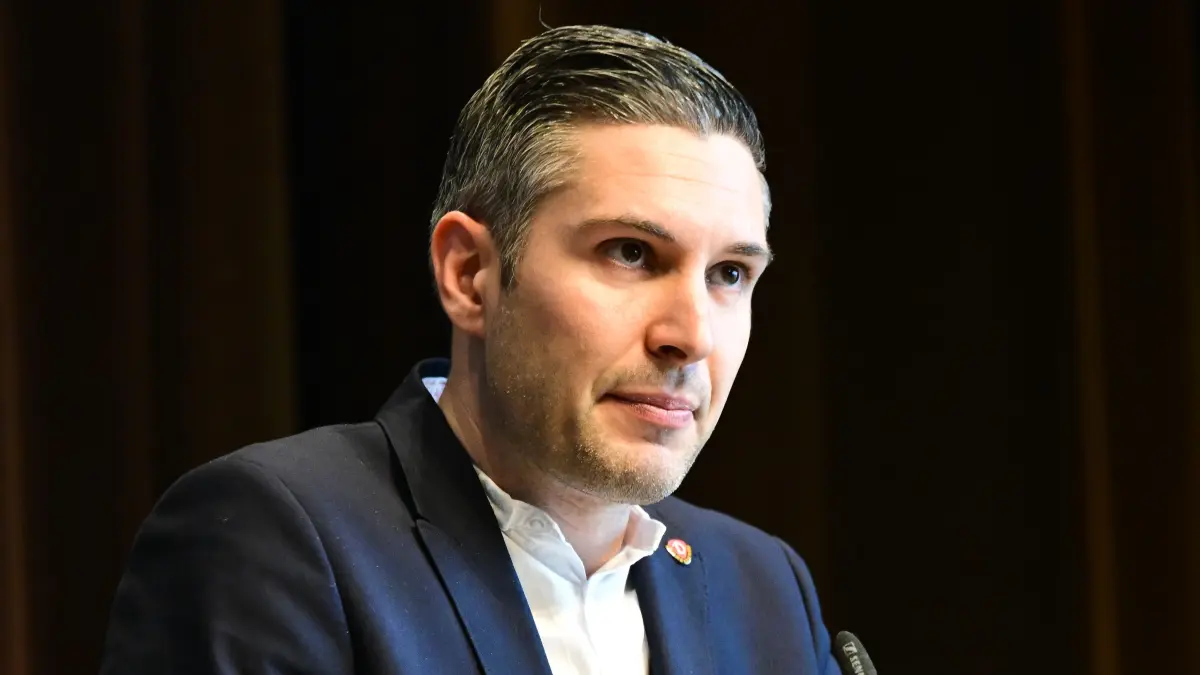 Finanz-Geschäftsführer Stephan Zimmermann, hier bei der Mitgliederversammlung von Dynamo Dresden, nahm nach der Niederlage am Freitag gegen Eintracht Braunschweig Stellung zu der Suche nach einem neuen Sportchef und Verstärkungen für den Abstiegskampf in der 2. Liga.