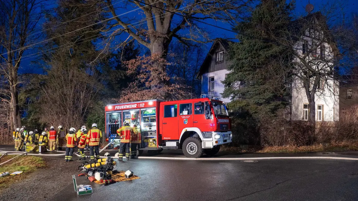 In den frühen Morgenstunden des dritten Advents kam es in Seifhennersdorf zu einem tödlichen Wohnungsbrand.