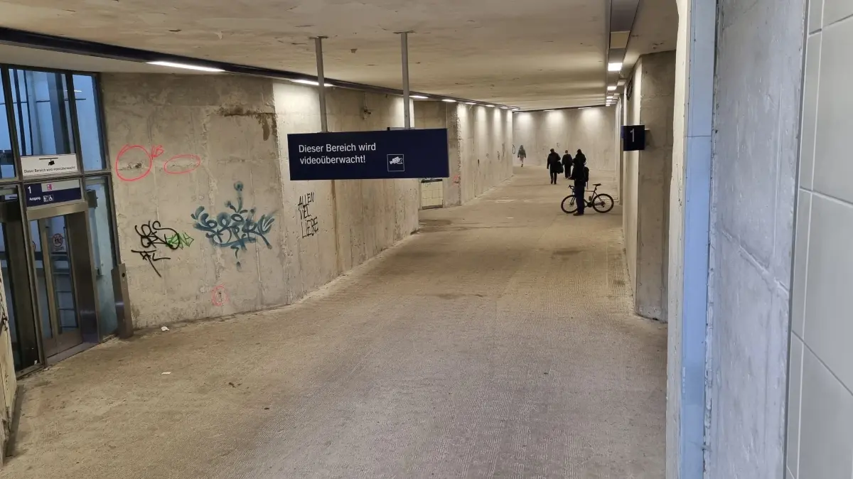 Der Bahnhofstunnel in Lübbenau für Fußgänger und Radfahrer bietet schon seit längerer Zeit keinen schönen Anblick.