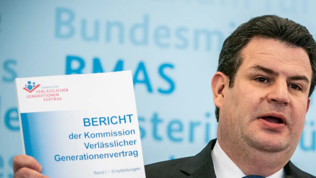 Hubertus Heil (SPD), Bundesminister für Arbeit und Soziales, spricht bei einer Pressekonferenz zur Vorstellung der Empfehlungen der Rentenkommission für eine Reform des Rentensystems. +++ dpa-Bildfunk +++