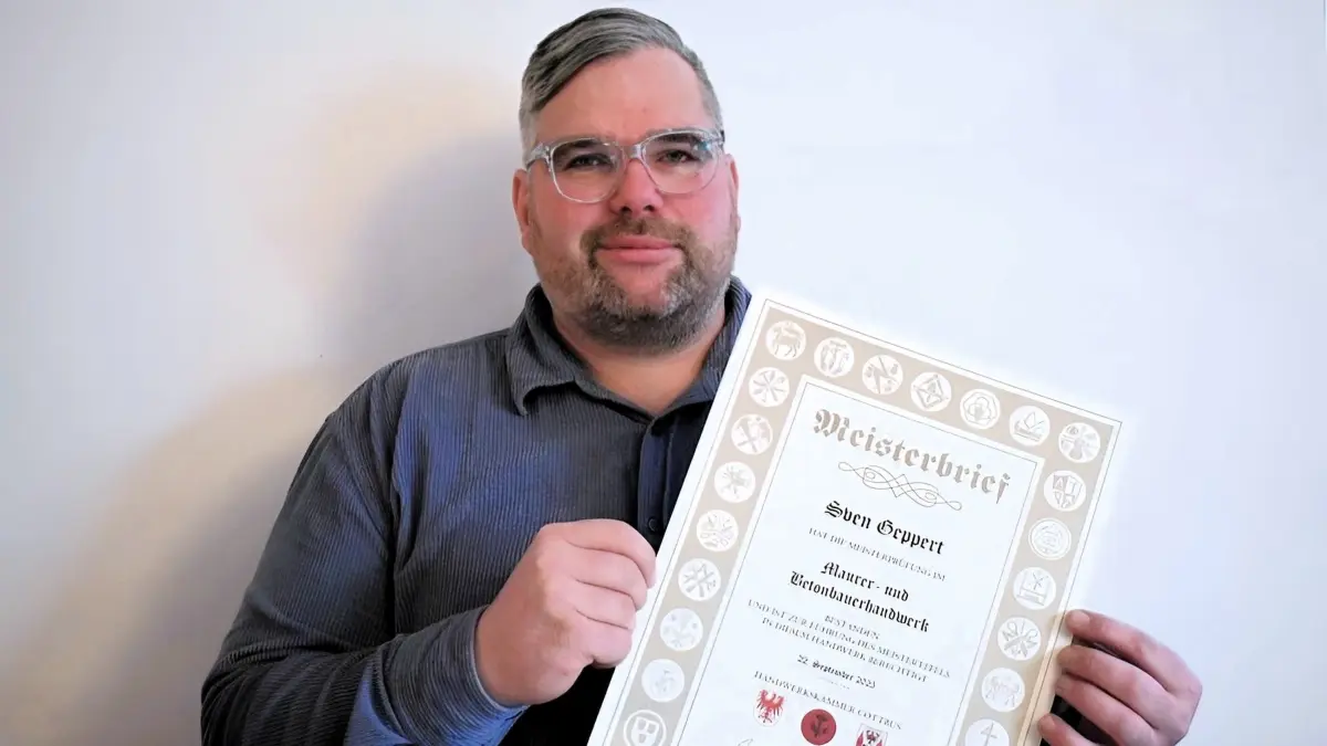 Sven Geppert ist frischgebackener Maurer- und Betonbauermeister. Der in Schenkendöbern lebende Bauunternehmer erklärt, was ihn am Handwerk begeistert. Und wo er Nachholbedarf sieht.