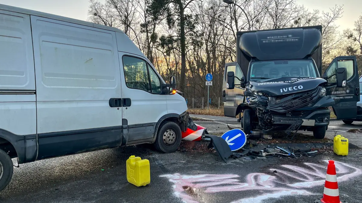 Unfall bei Lauta: Transporter kracht frontal mit Lkw zusammen ...