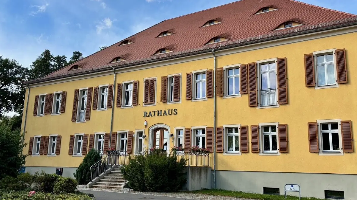 Wer zieht im Sommer 2026 als nächster Bürgermeister in das Rathaus von Bernsdorf ein? Für die Wahl am 31. Mai werden demnächst die ersten Kandidaten nominiert.