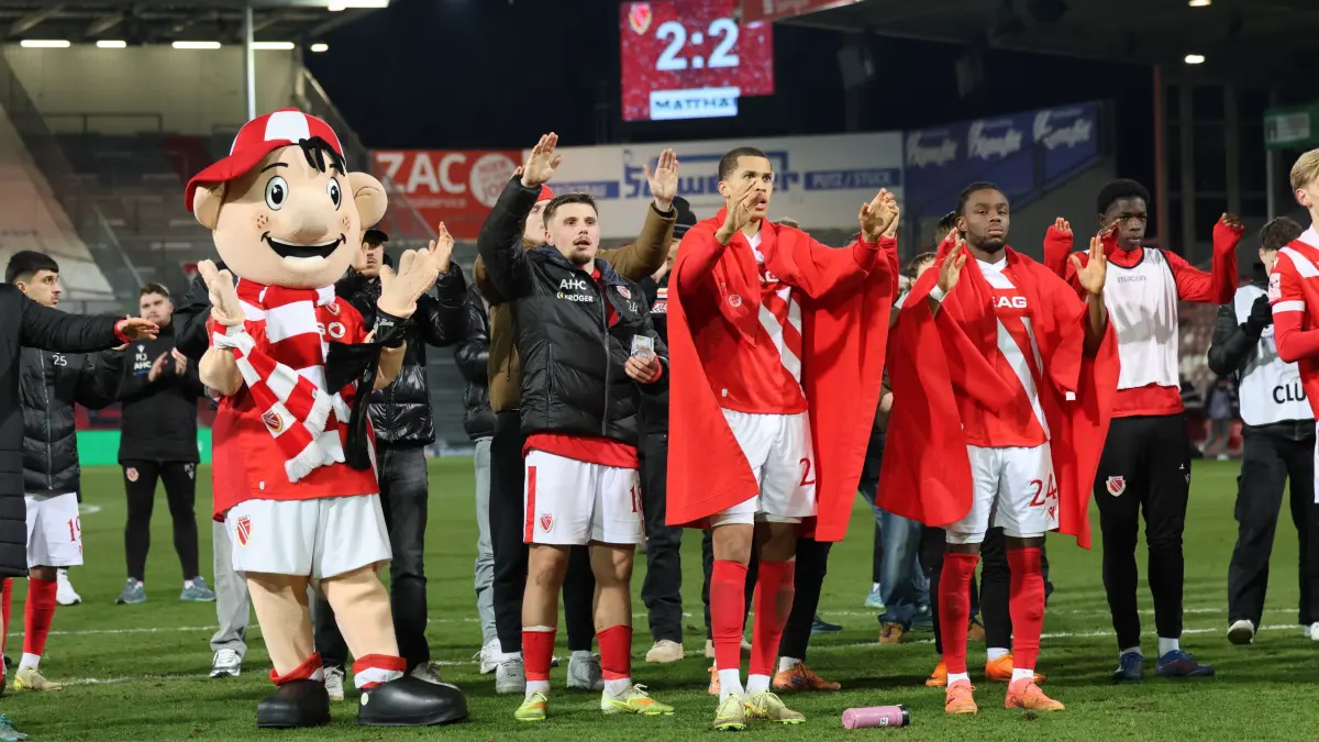 Fussball 3. Liga 2025/2026 FC Energie Cottbus - SSV Jahn Regensburg: Energie bedankt sich bei den Fans
