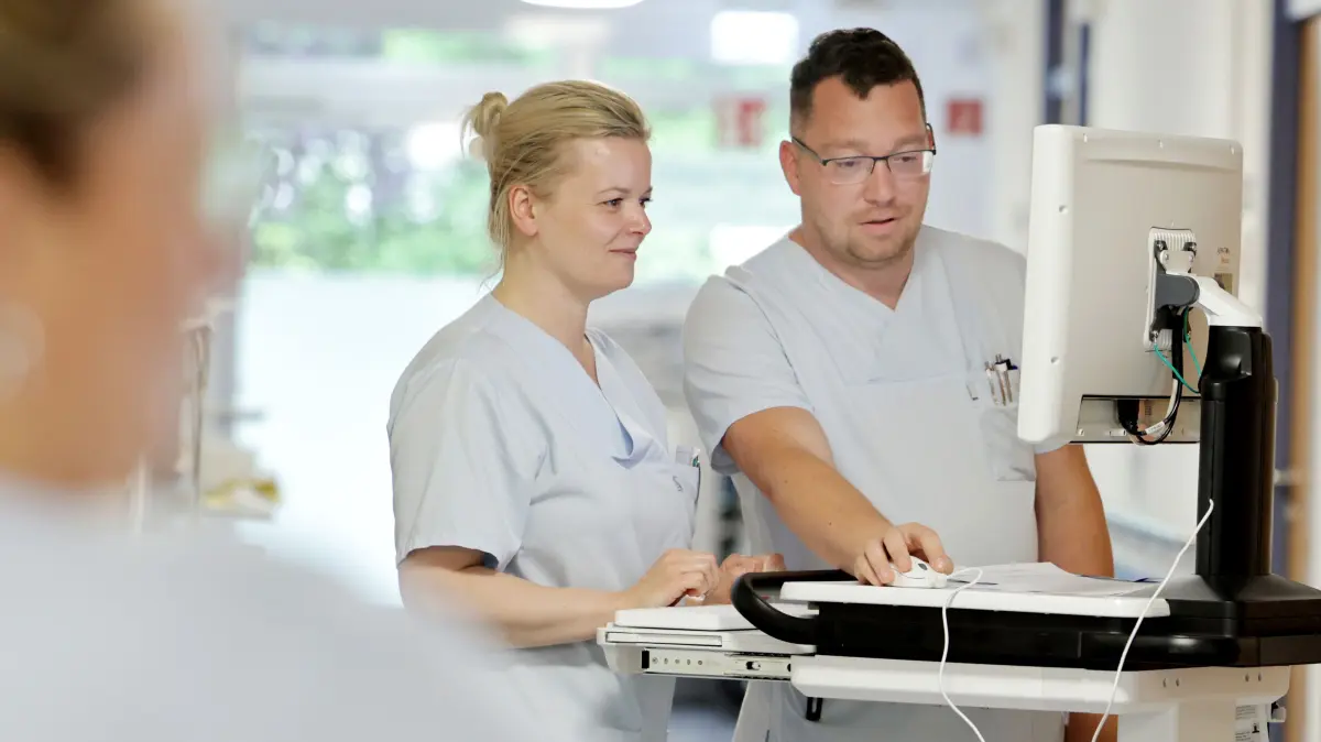 Menschlichkeit und Patientennähe stehen für Jan Bauer und sein Team in der Klinik für Kardiologie an erster Stelle. Hier hilft das Team Herzen zurück in den richtigen Rhythmus.